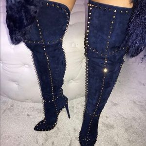 I am Jenniferle thigh high boots!